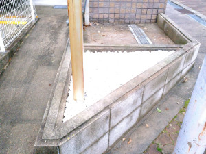 抜根後に防草シート施工後に白玉砂利【淀川】